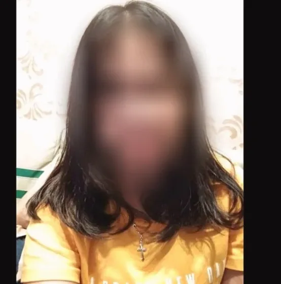 Amina, 27