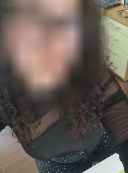 Anouk, 24