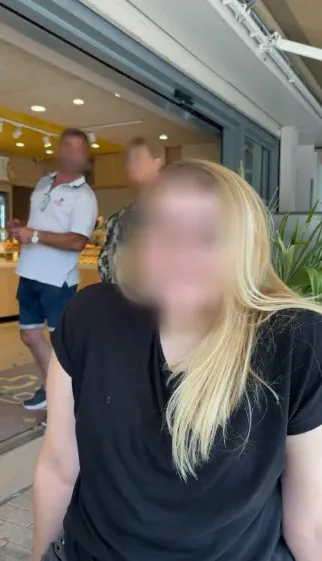 Lauren, 21