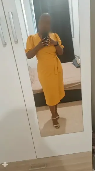 Lauren, 33