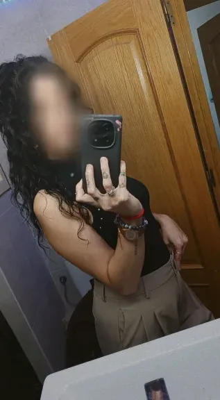 Nadia, 34