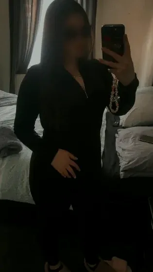 Nina, 25