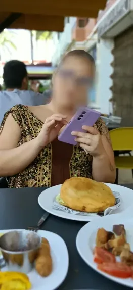 Olivia, 39