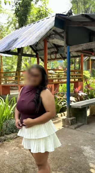 Sandra, 25
