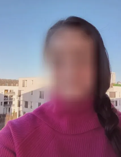 Zoe, 39